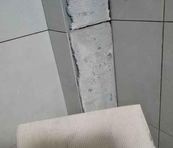 旌德瓷砖空鼓维修公司分享下厨房瓷砖脱落的补救措施。